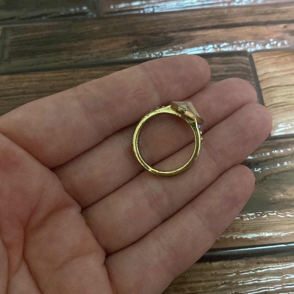 Women’s Rings - Picture 3 of 7